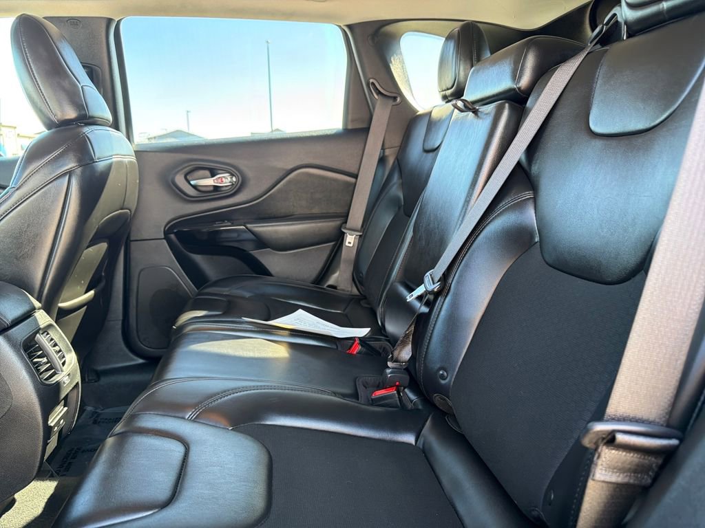 Used 2019 Jeep Cherokee Altitude image 23