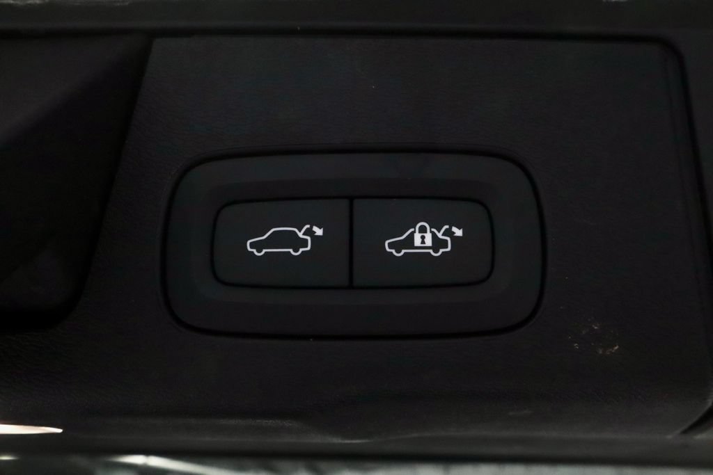 Used 2023 Volvo XC60 B5 Plus AWD/4WD image 20