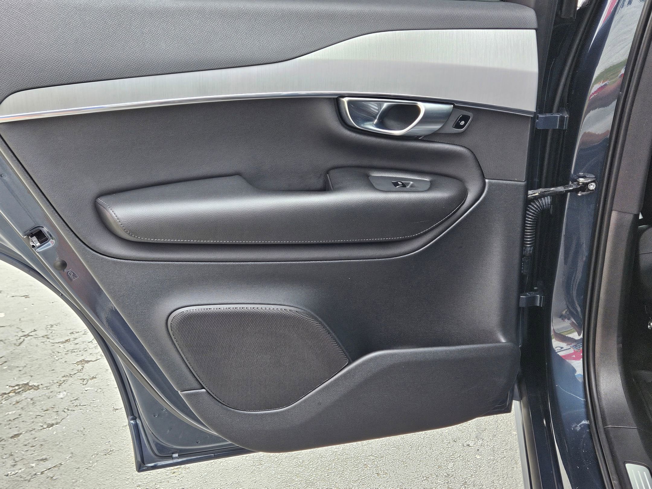 Used 2021 Volvo XC90 T5 Momentum w/ Climate Package image 22