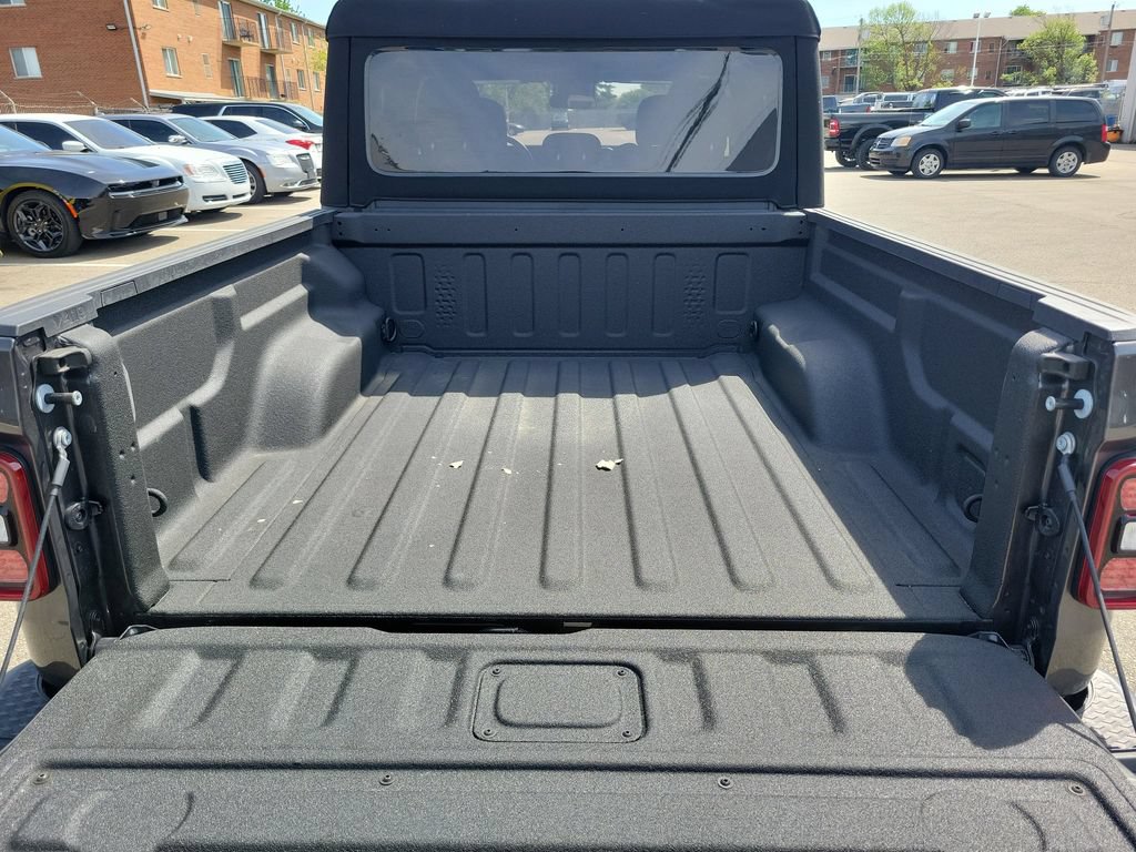 Used 2024 Jeep Gladiator Sport AWD/4WD image 6
