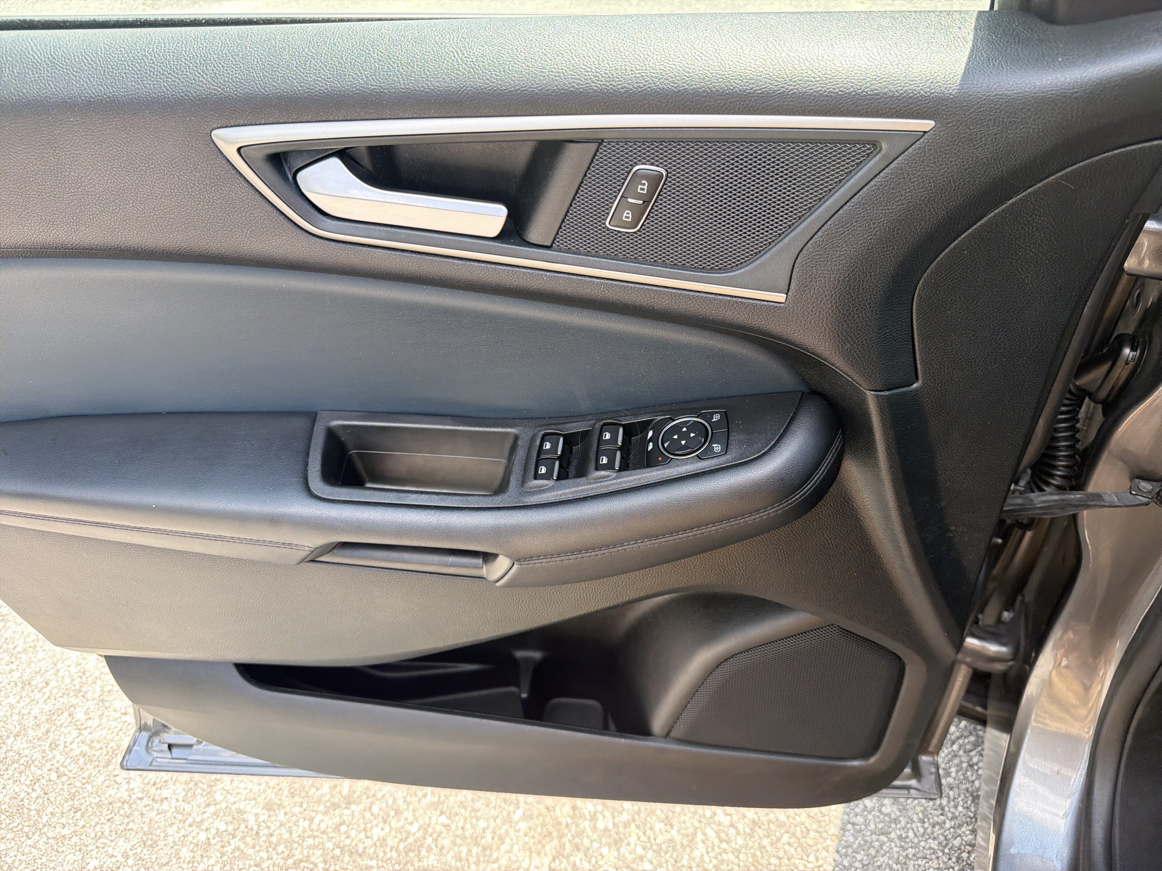 Used 2023 Ford Edge SEL w/ Sport Appearance Package AWD/4WD image 11