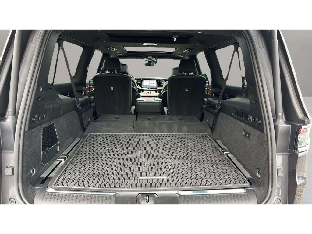 Used 2025 Jeep Grand Wagoneer L Series III w/ Rear Seat Video Group 1 AWD/4WD image 9