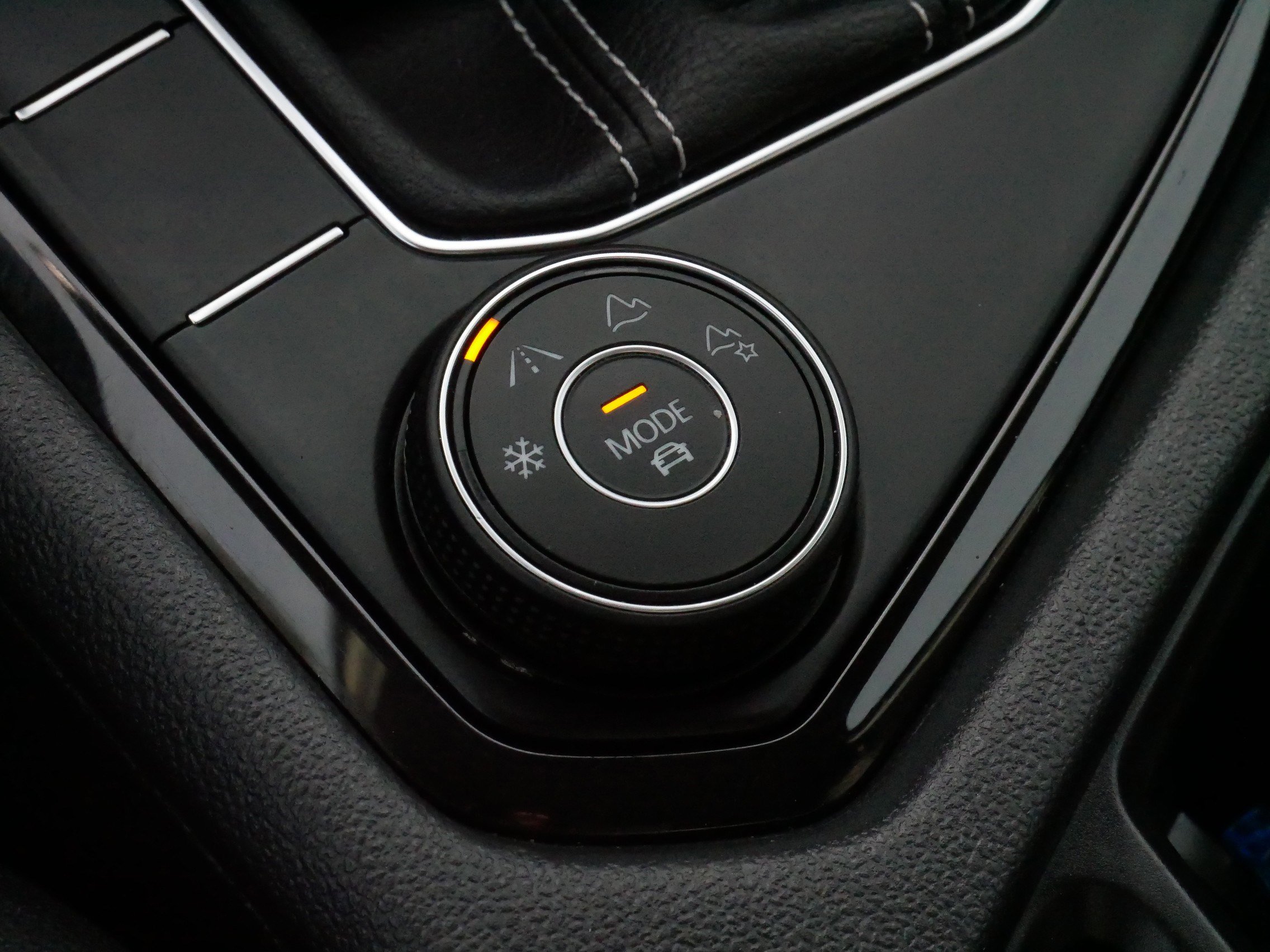 Certified 2023 Volkswagen Taos SEL image 28