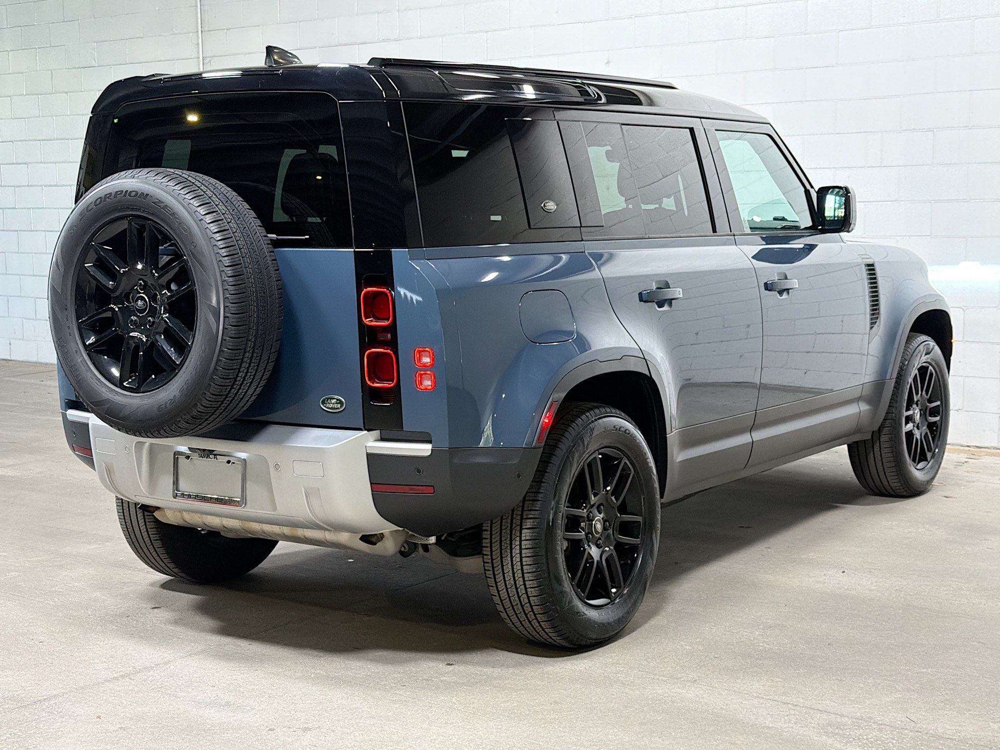 Used 2023 Land Rover Defender 110 S AWD/4WD image 7