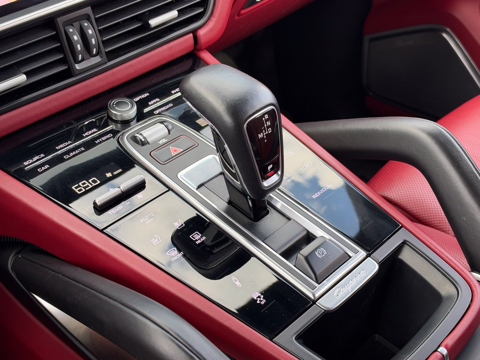Certified 2020 Porsche Cayenne Turbo S AWD/4WD image 34