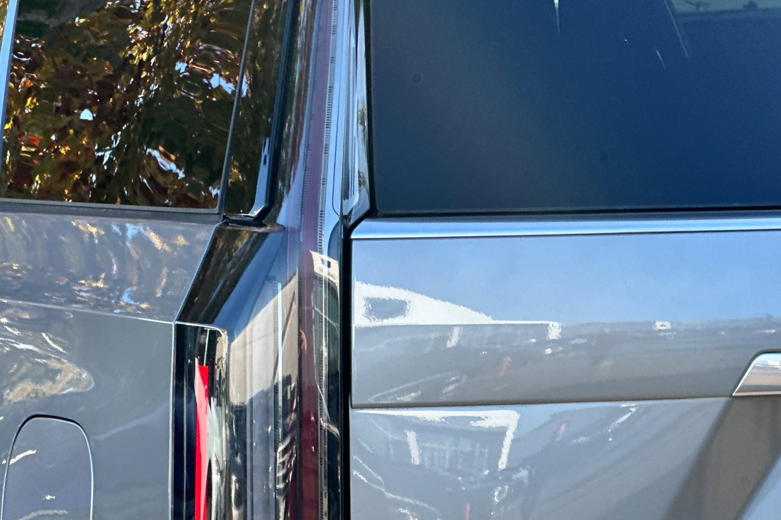 Used 2025 Cadillac Escalade Premium Luxury image 45