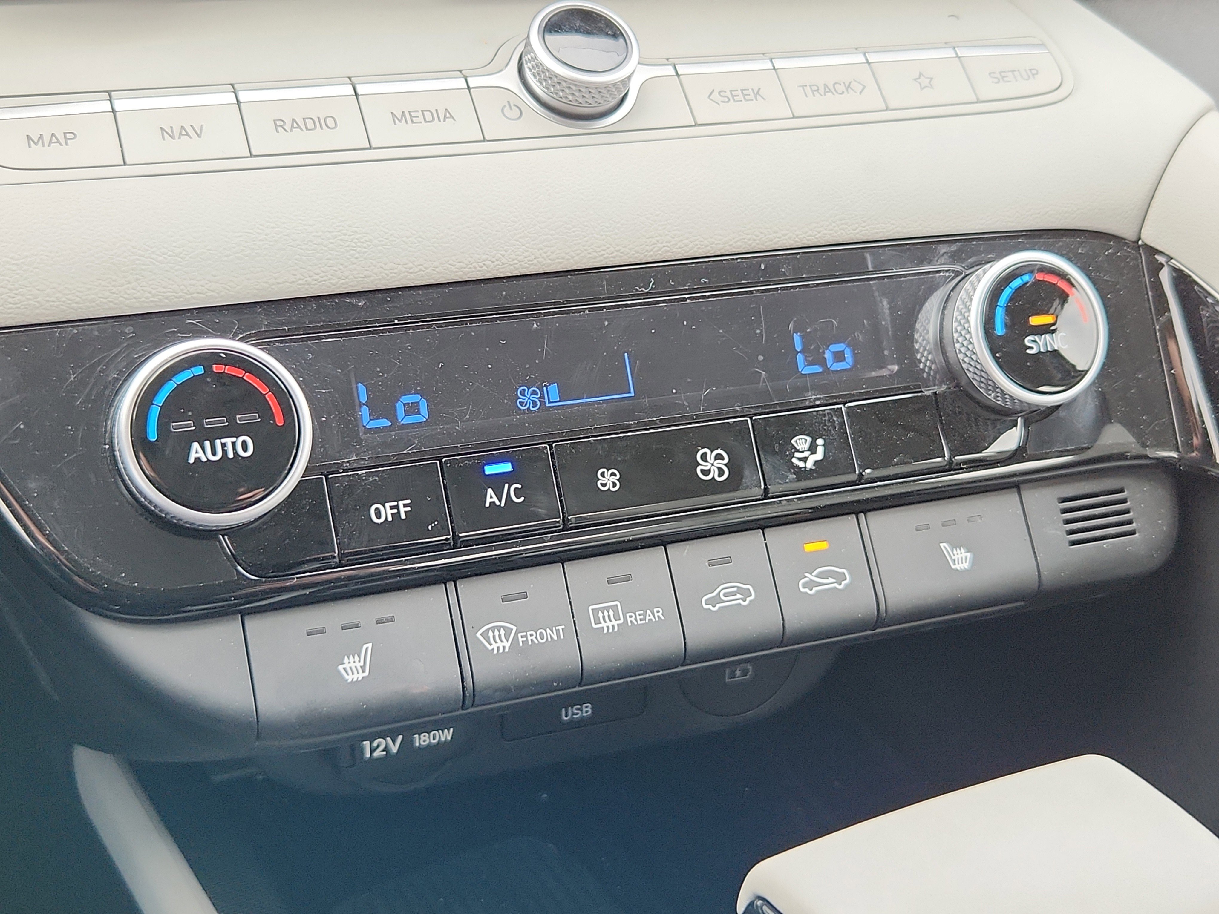 Used 2025 Hyundai Elantra Limited image 23