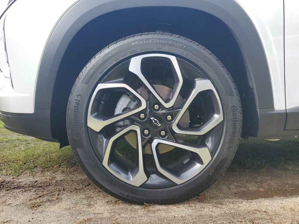 New 2026 Chevrolet Trax RS w/ Sunroof Package image 6
