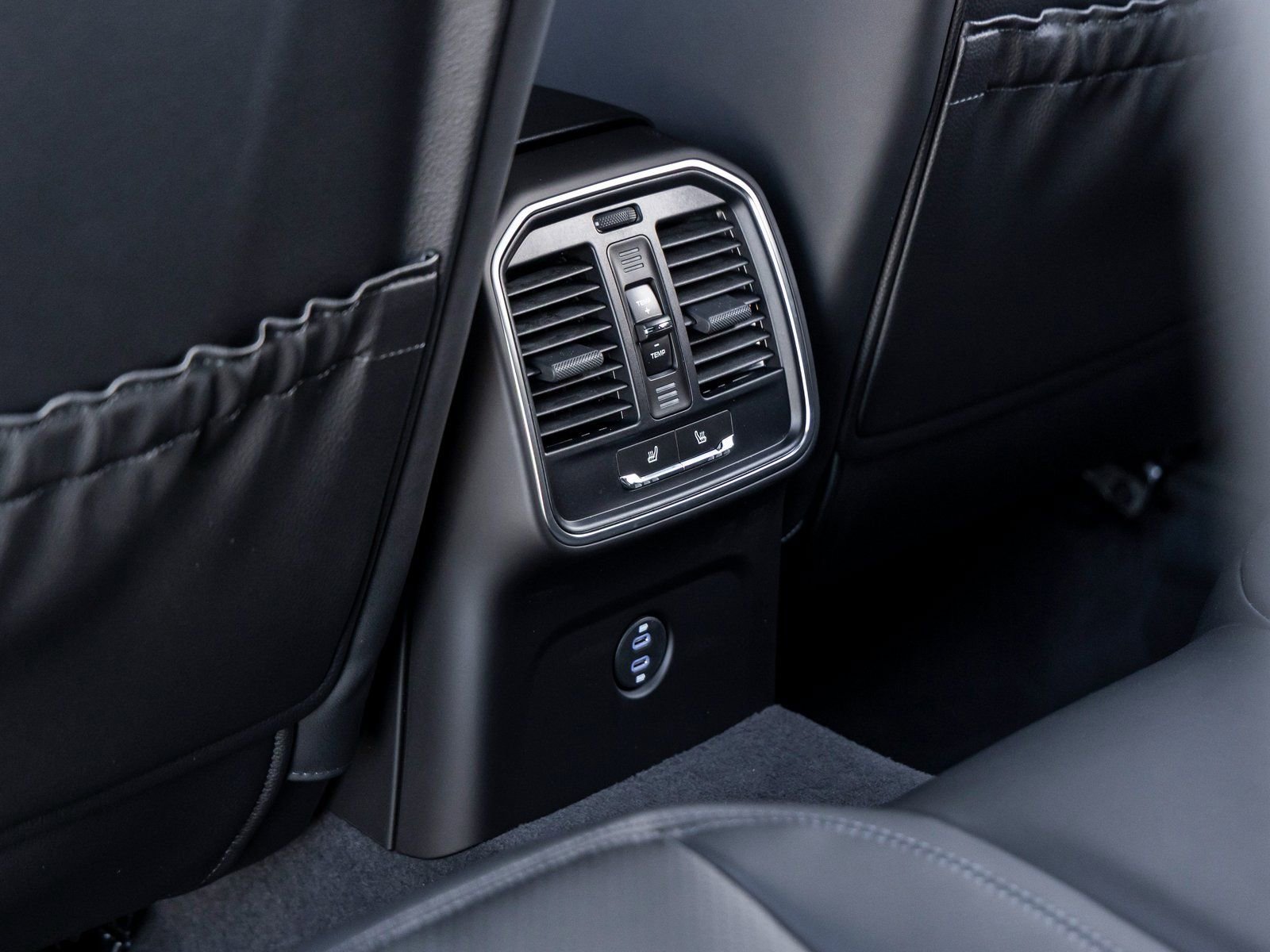 Certified 2025 Porsche Macan S image 37