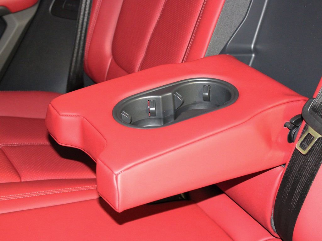 Certified 2025 Porsche Macan image 33