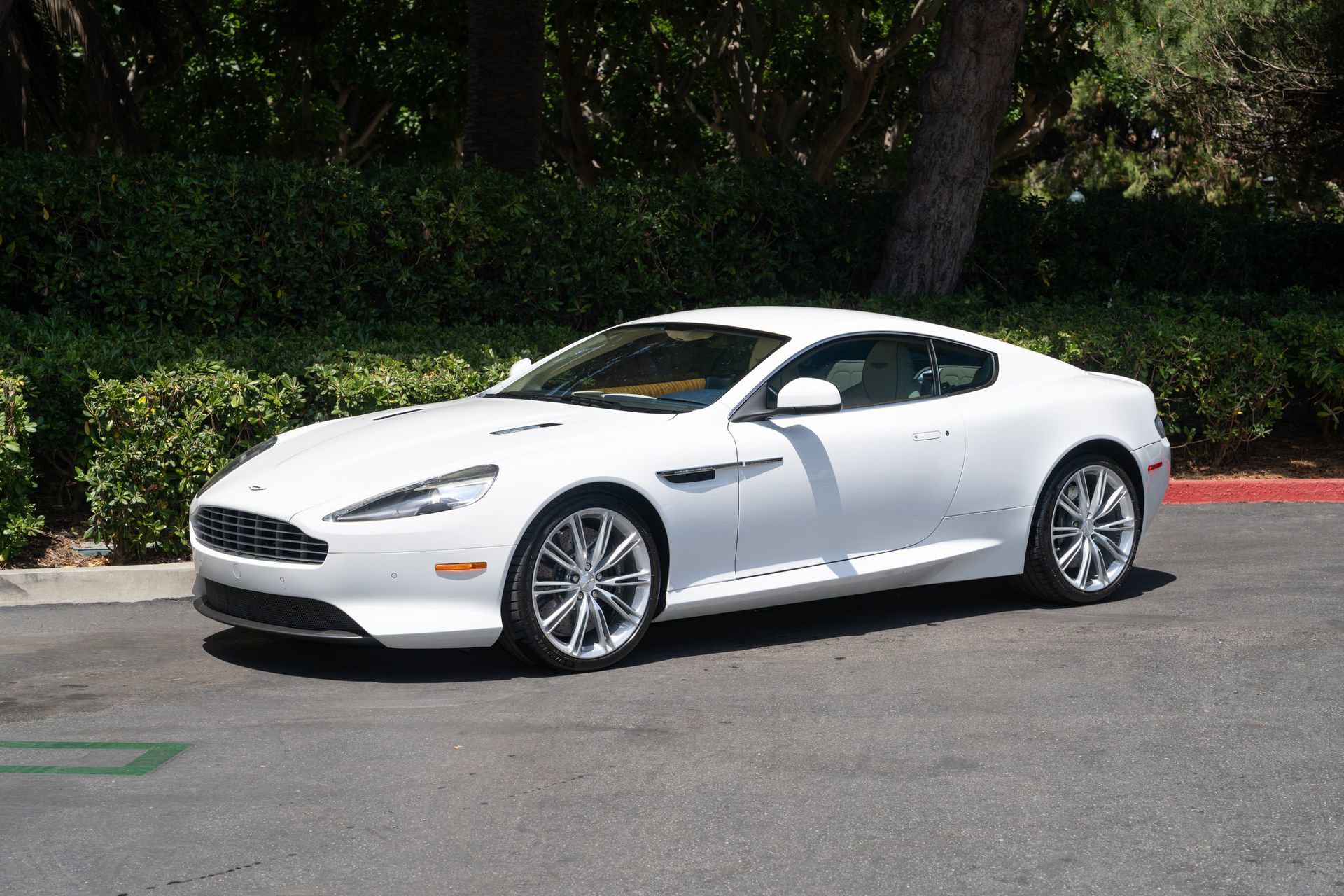 Used 2012 Aston Martin Virage Coupe RWD image 2
