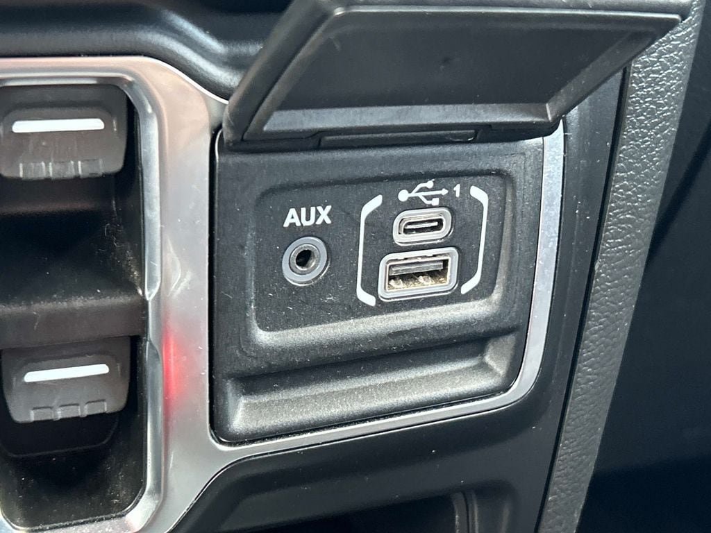 Used 2022 Jeep Wrangler Unlimited Sahara w/ Cold Weather Group AWD/4WD image 29
