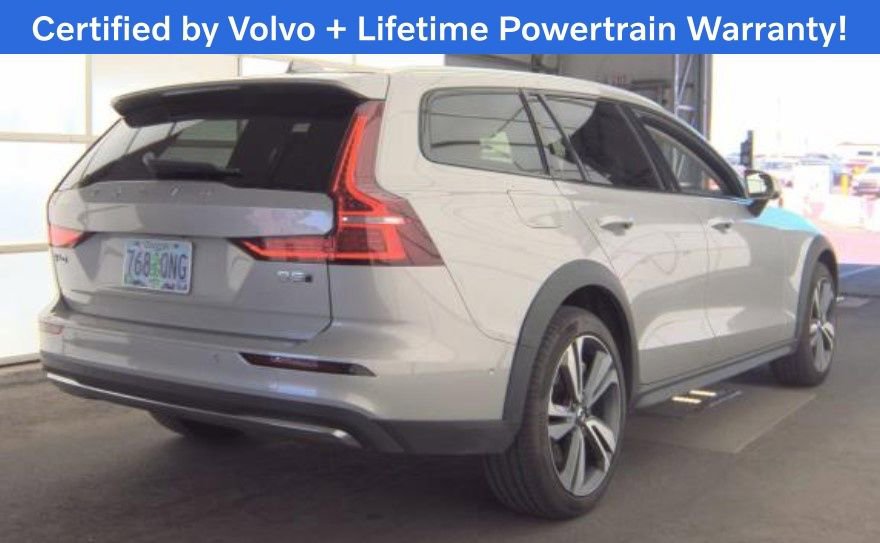 Used 2025 Volvo V60 B5 Cross Country Plus AWD/4WD image 3