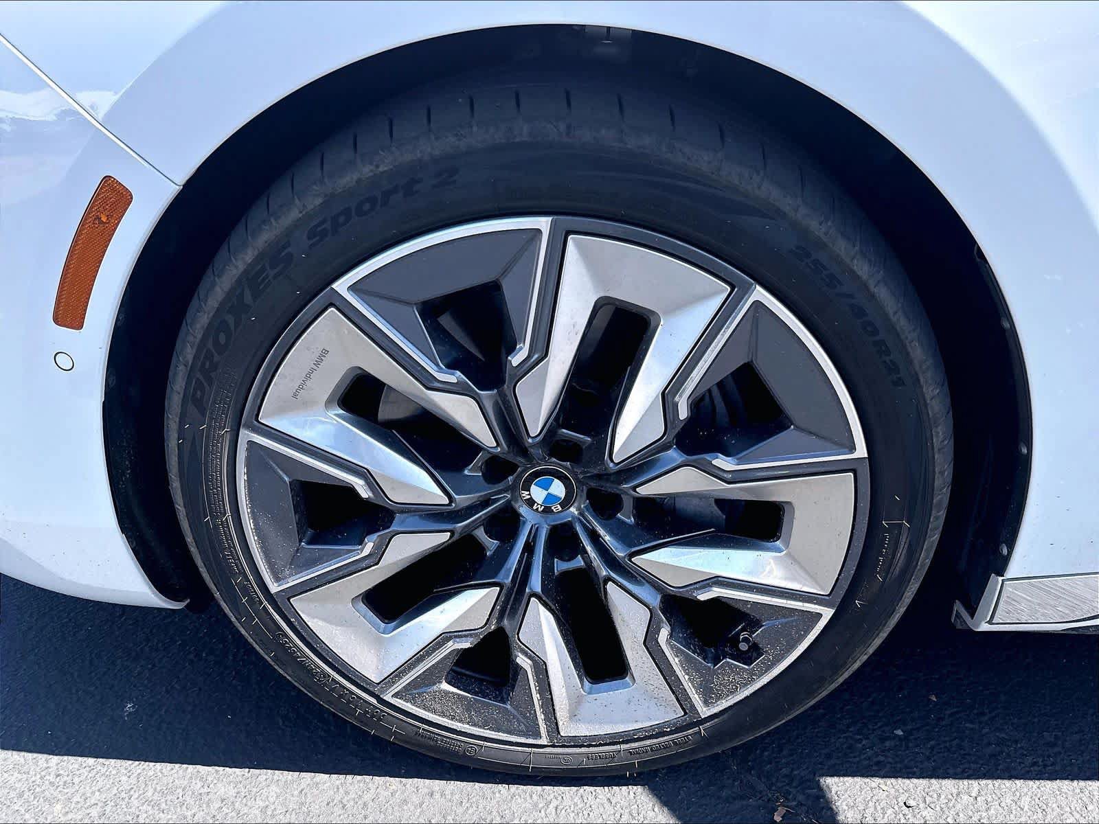 Used 2023 BMW i7 xDrive60 AWD/4WD image 32