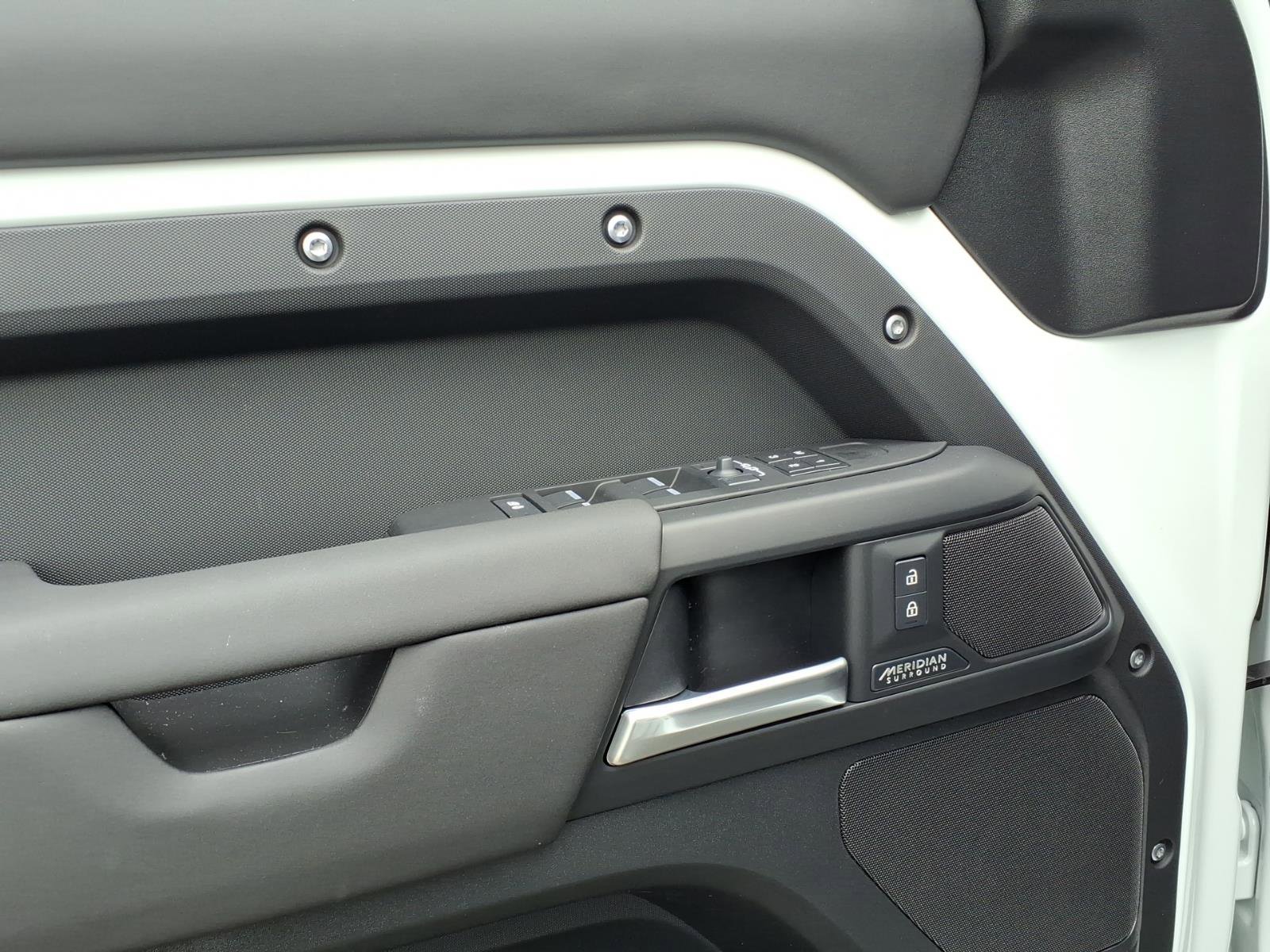 New 2026 Land Rover Defender 110 X-Dynamic SE AWD/4WD image 10