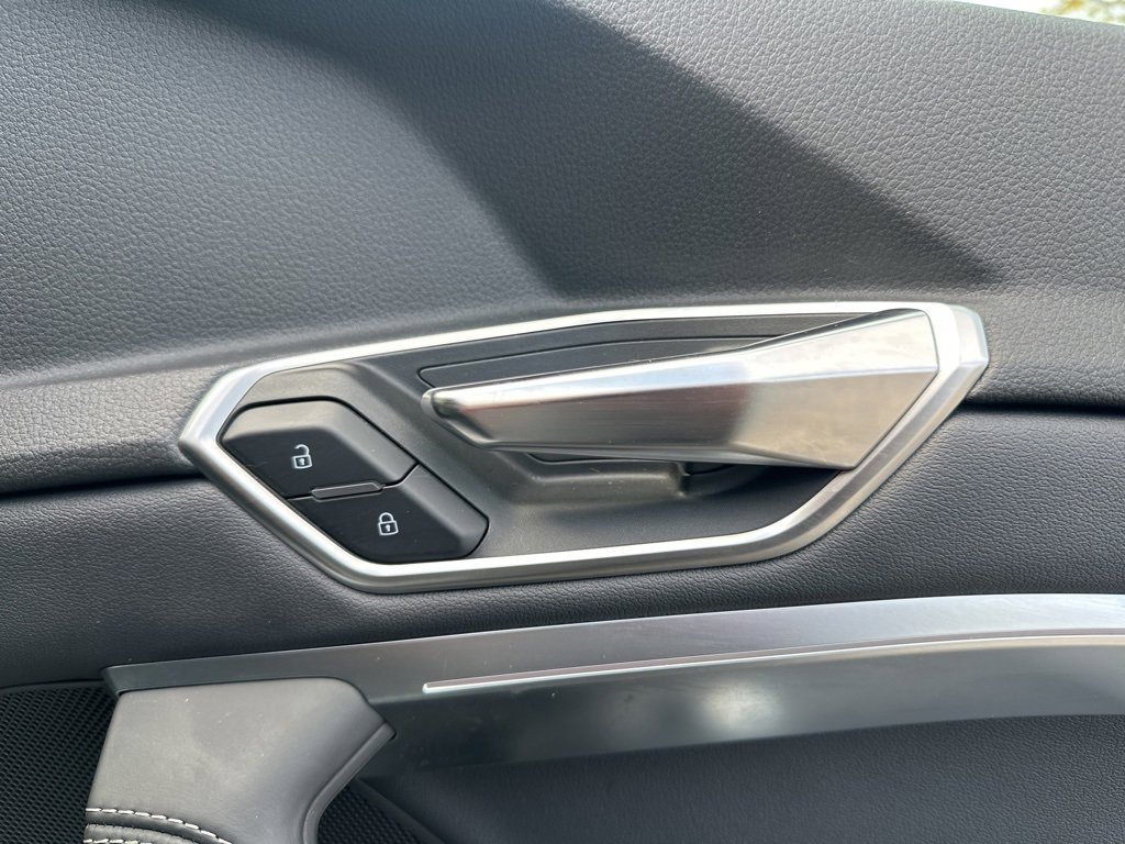 Used 2024 Audi Q8 e-tron Prestige image 19