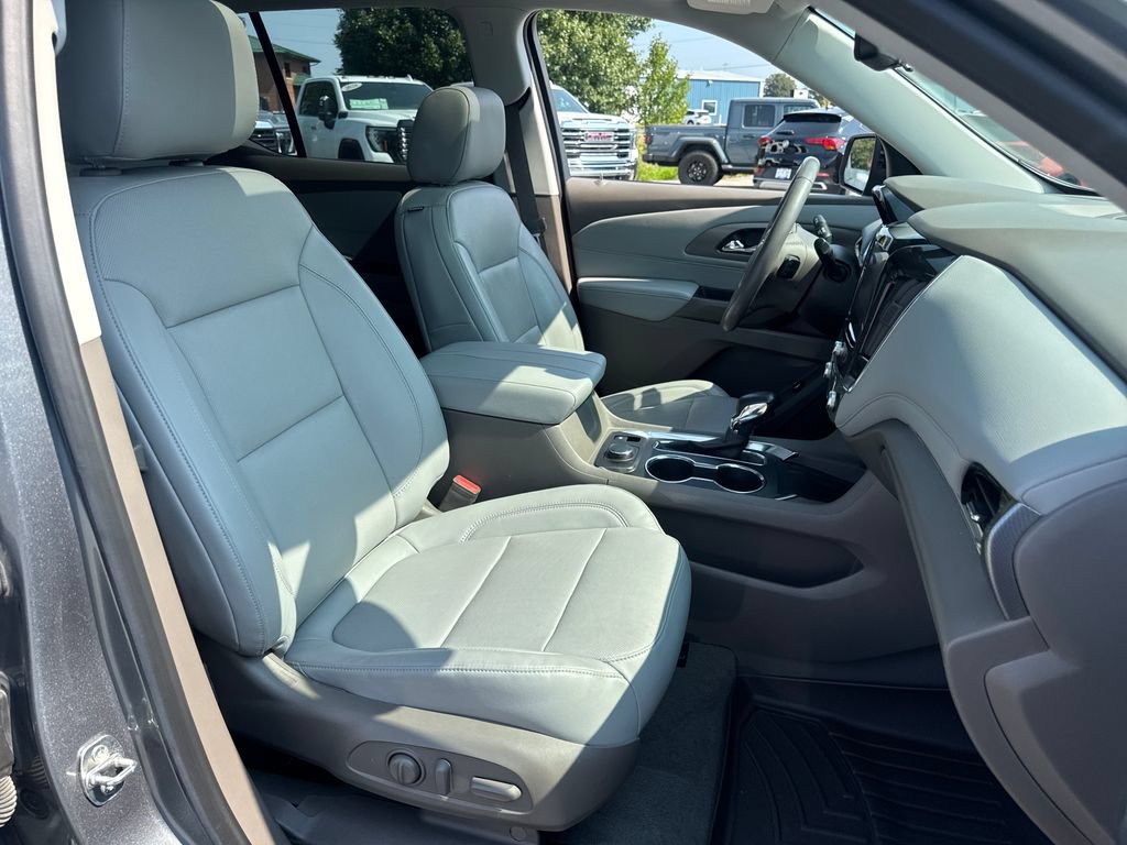 Used 2021 Chevrolet Traverse Premier FWD image 12