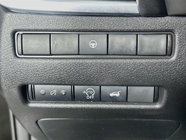 Used 2023 Nissan Rogue SL AWD/4WD image 24