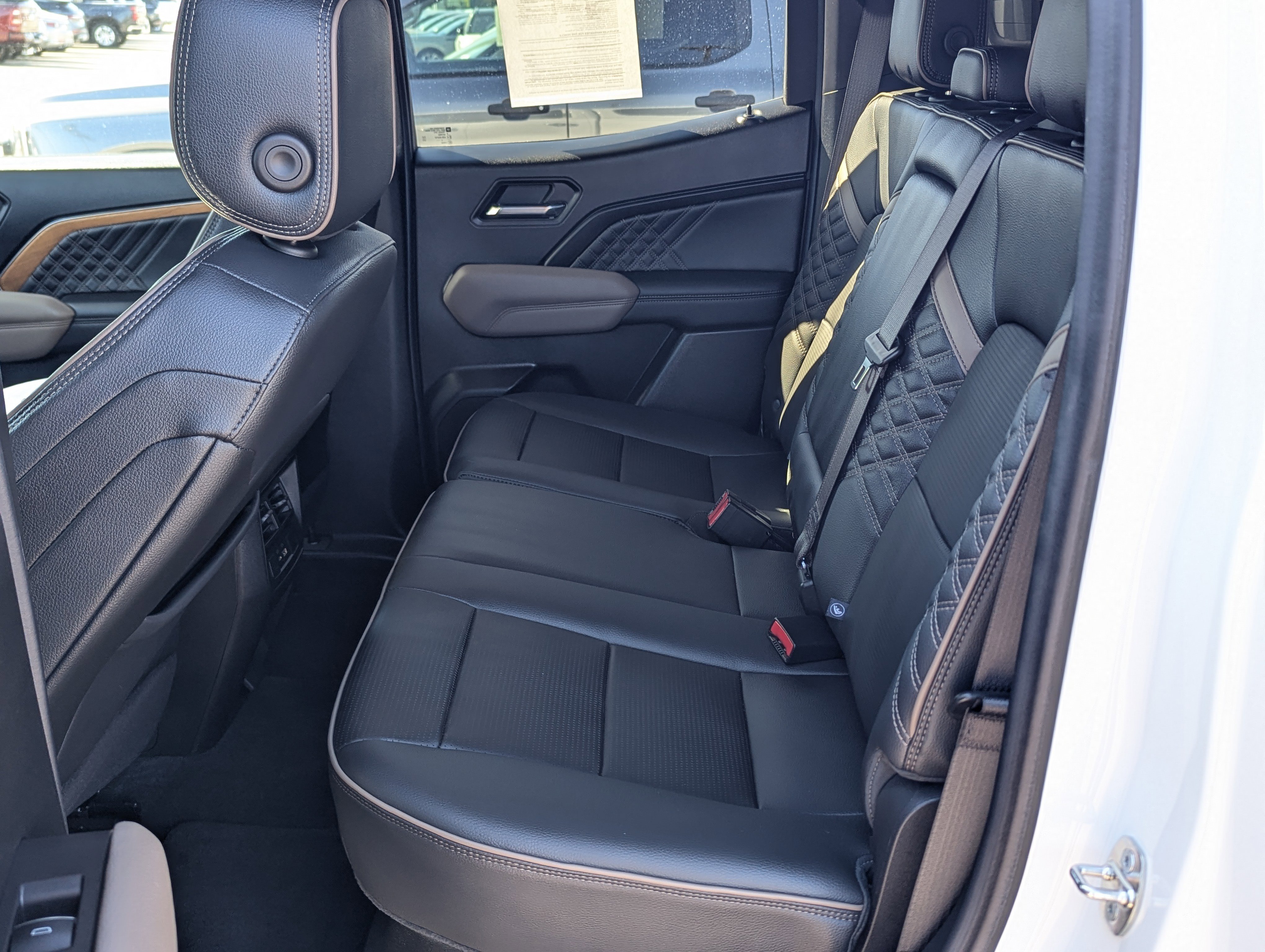 Used 2023 GMC Canyon Denali image 8