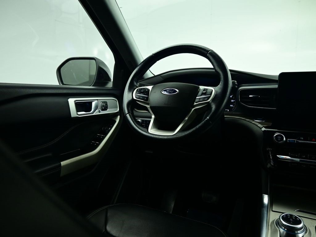 Used 2022 Ford Explorer Limited w/ Equipment Group 301A image 7