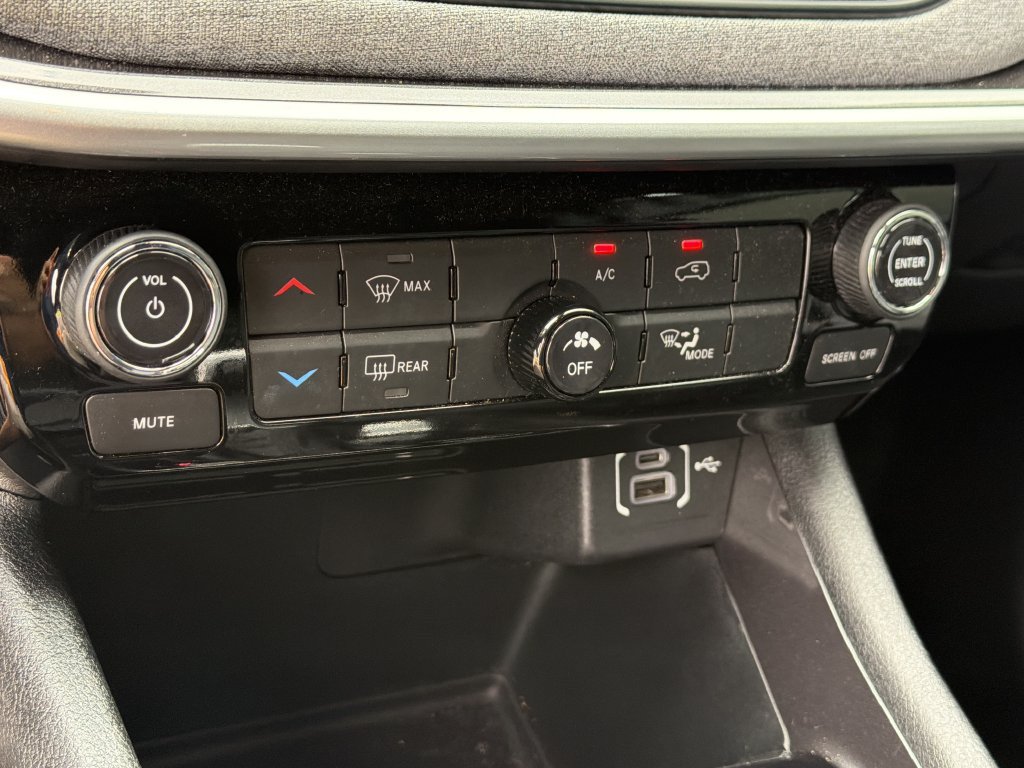 Used 2024 Jeep Compass Latitude AWD/4WD image 22