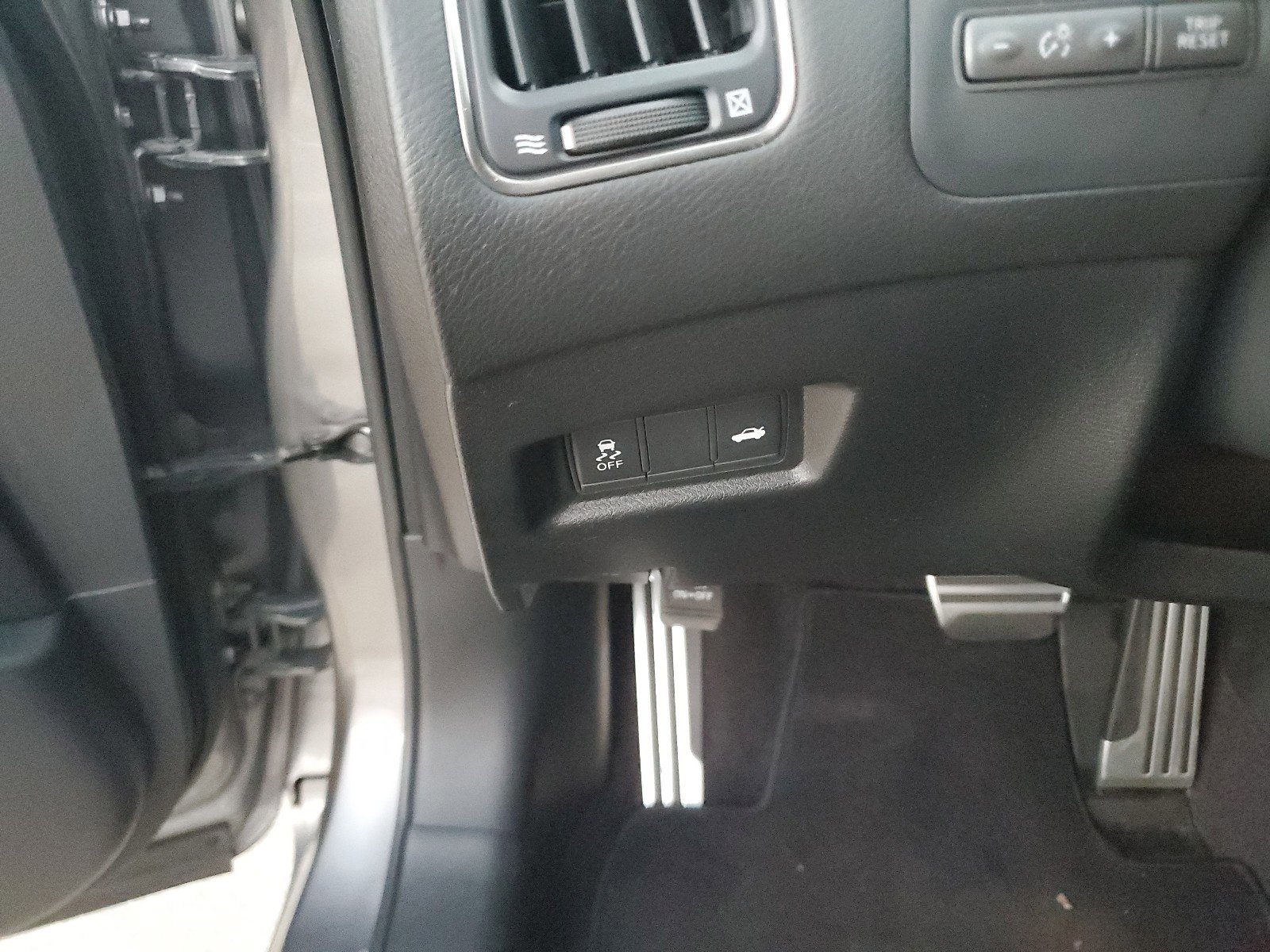 Used 2018 INFINITI Q50 Red Sport 400 w/ Sensory Package (Sport) image 29