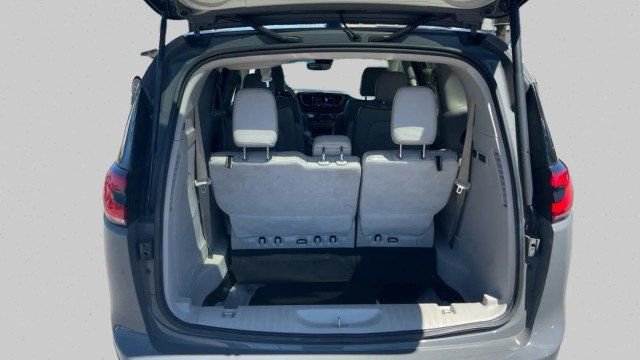 Used 2021 Chrysler Pacifica Limited w/ Premium & Safety Sphere Group AWD/4WD image 19