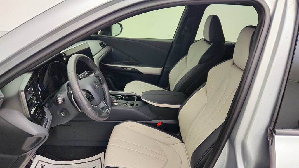 Used 2024 Lexus TX 500h AWD w/ Technology Package image 18