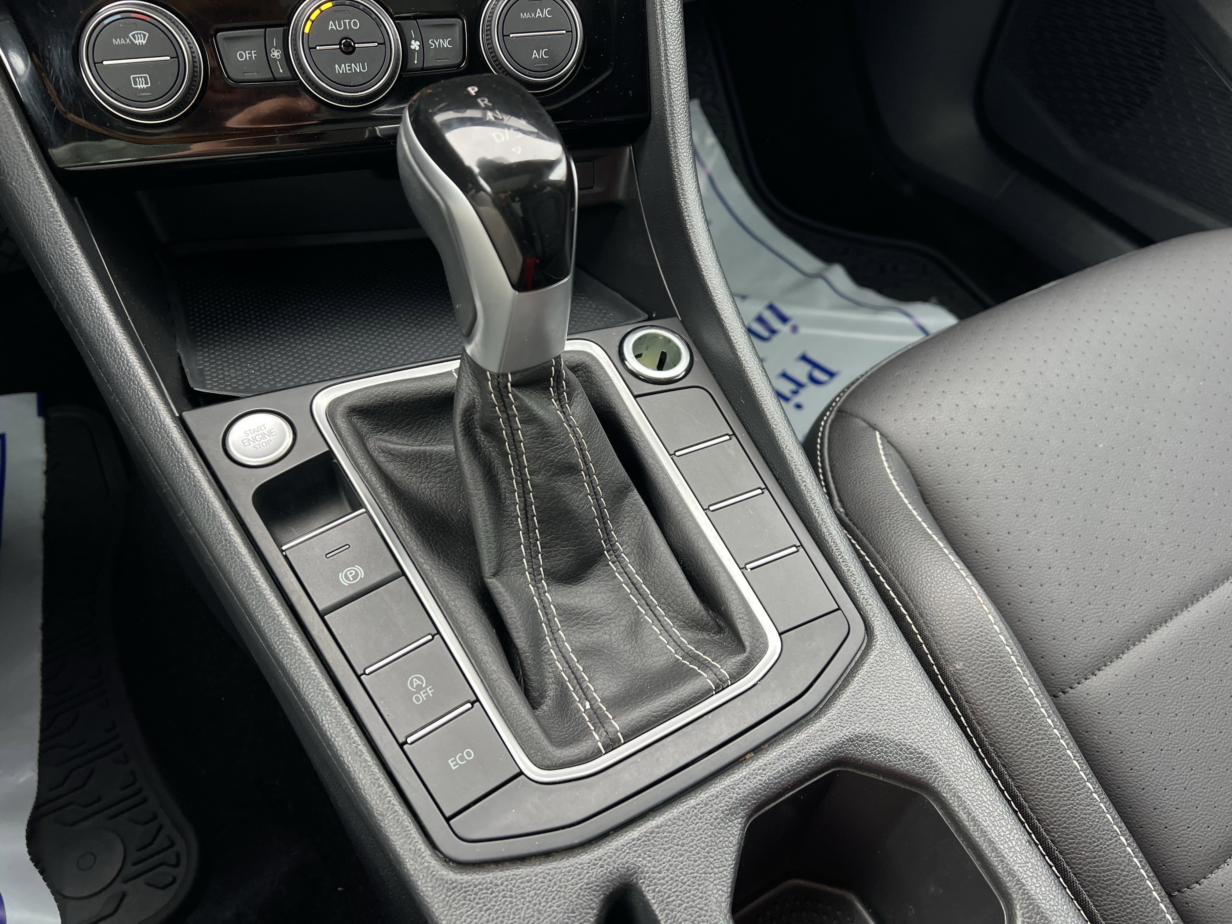 Used 2024 Volkswagen Jetta SE w/ Panoramic Sunroof Package image 19