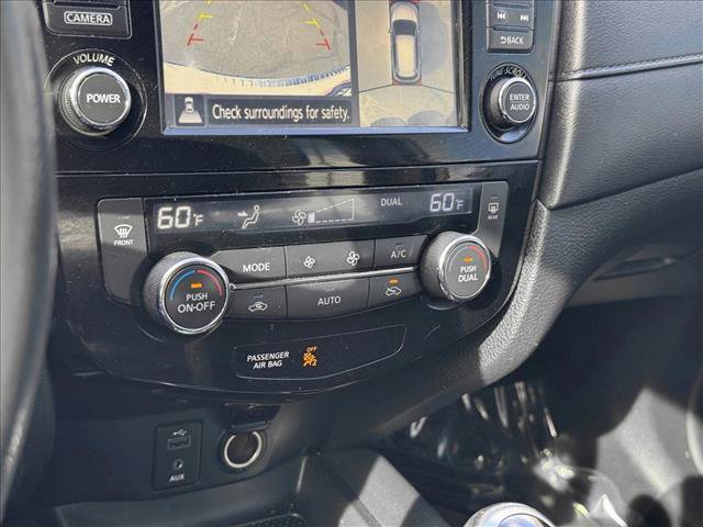 Used 2017 Nissan Rogue SV w/ SV Premium Package image 15