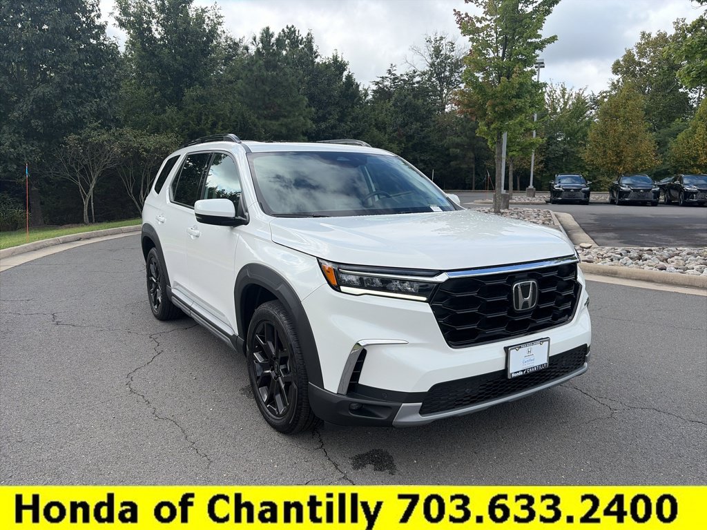 Used 2025 Honda Pilot Touring image 1