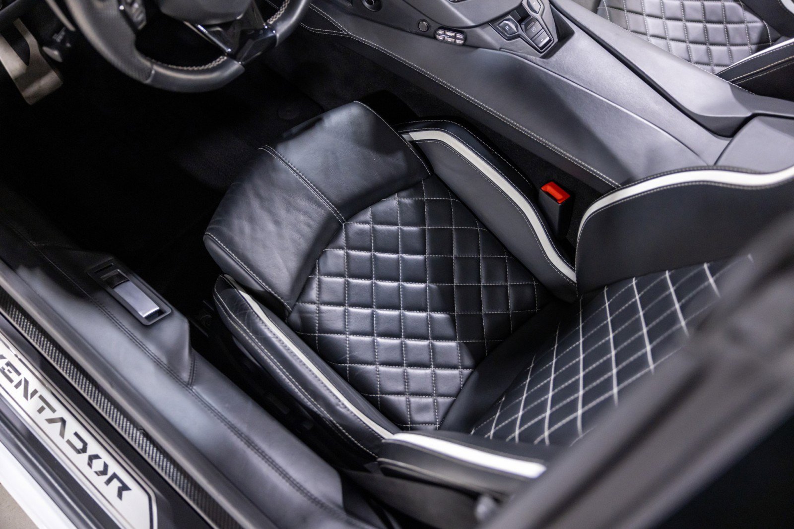 Used 2019 Lamborghini Aventador S image 48