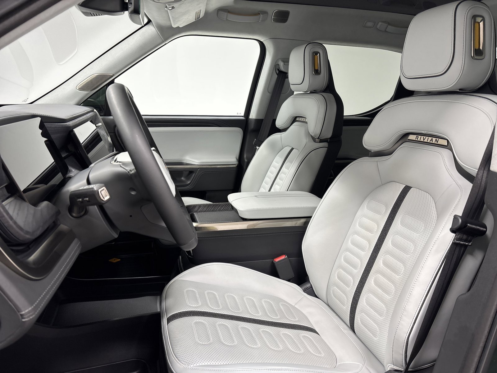 Used 2024 Rivian R1T Adventure image 20