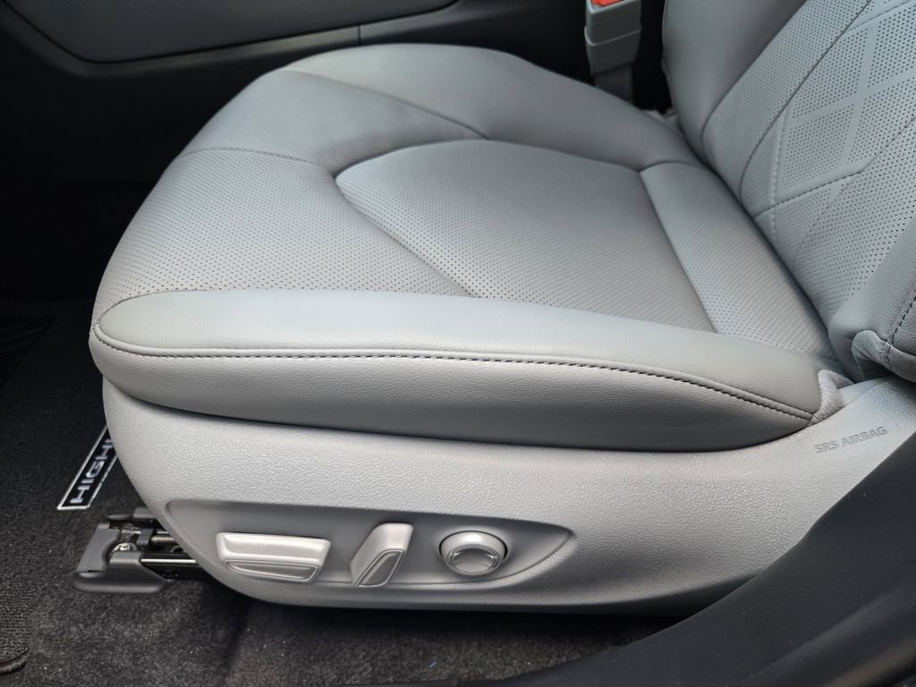 New 2026 Toyota Highlander Platinum AWD/4WD image 16