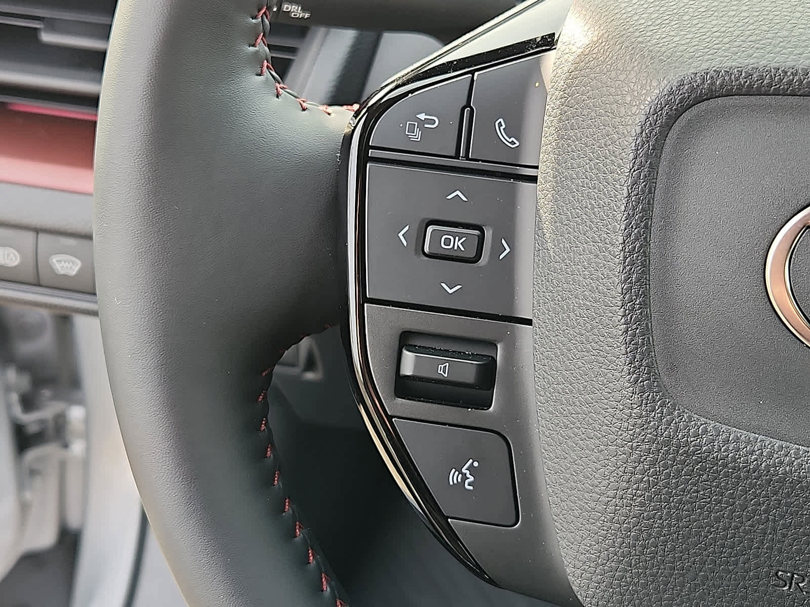 Used 2025 Toyota Prius Plug-In Hybrid w/ Limited Premium Package image 22