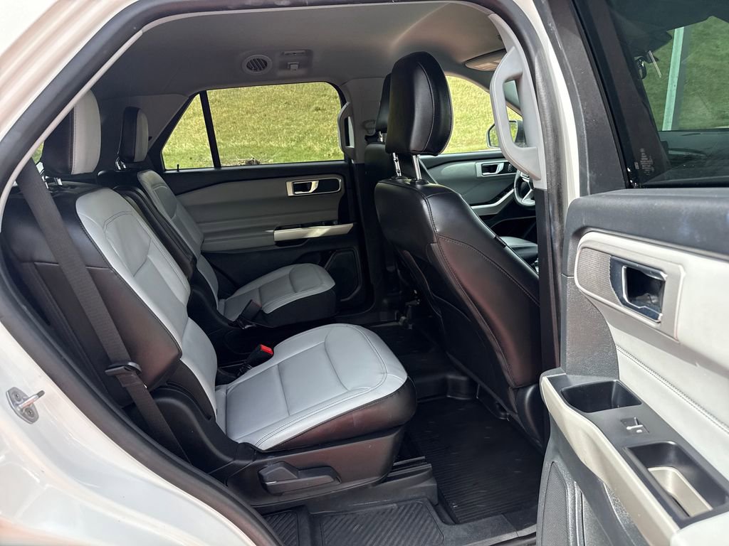 Used 2021 Ford Explorer XLT w/ Equipment Group 202A AWD/4WD image 23