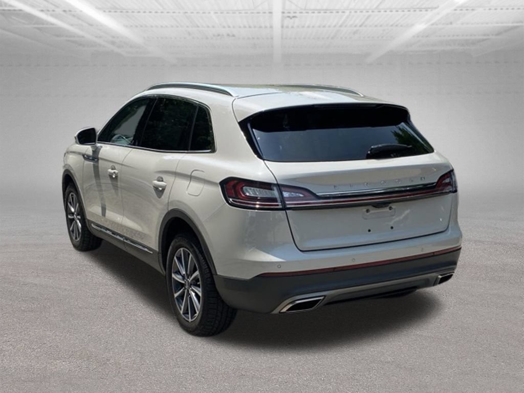 Used 2022 Lincoln Nautilus AWD image 3