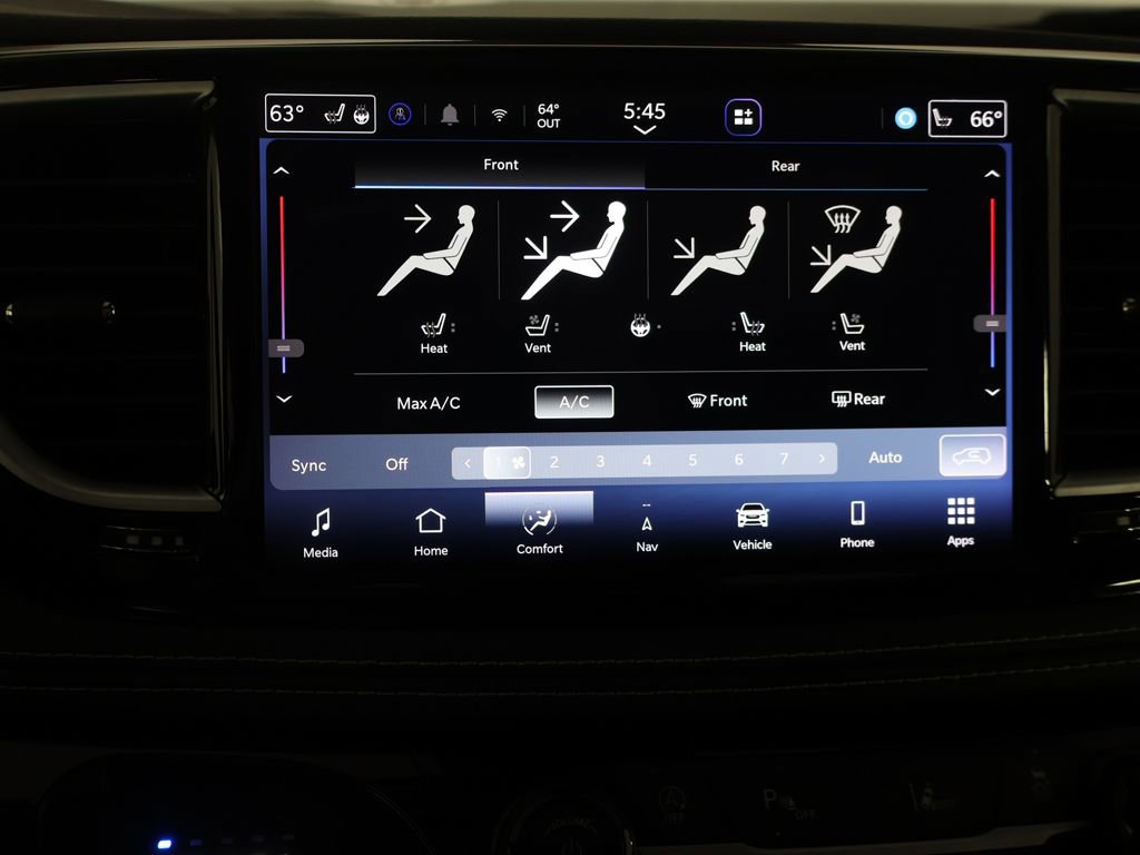 Used 2023 Chrysler Pacifica Limited image 47