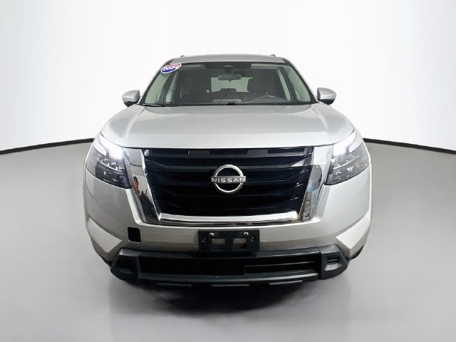 Used 2024 Nissan Pathfinder SV FWD image 2