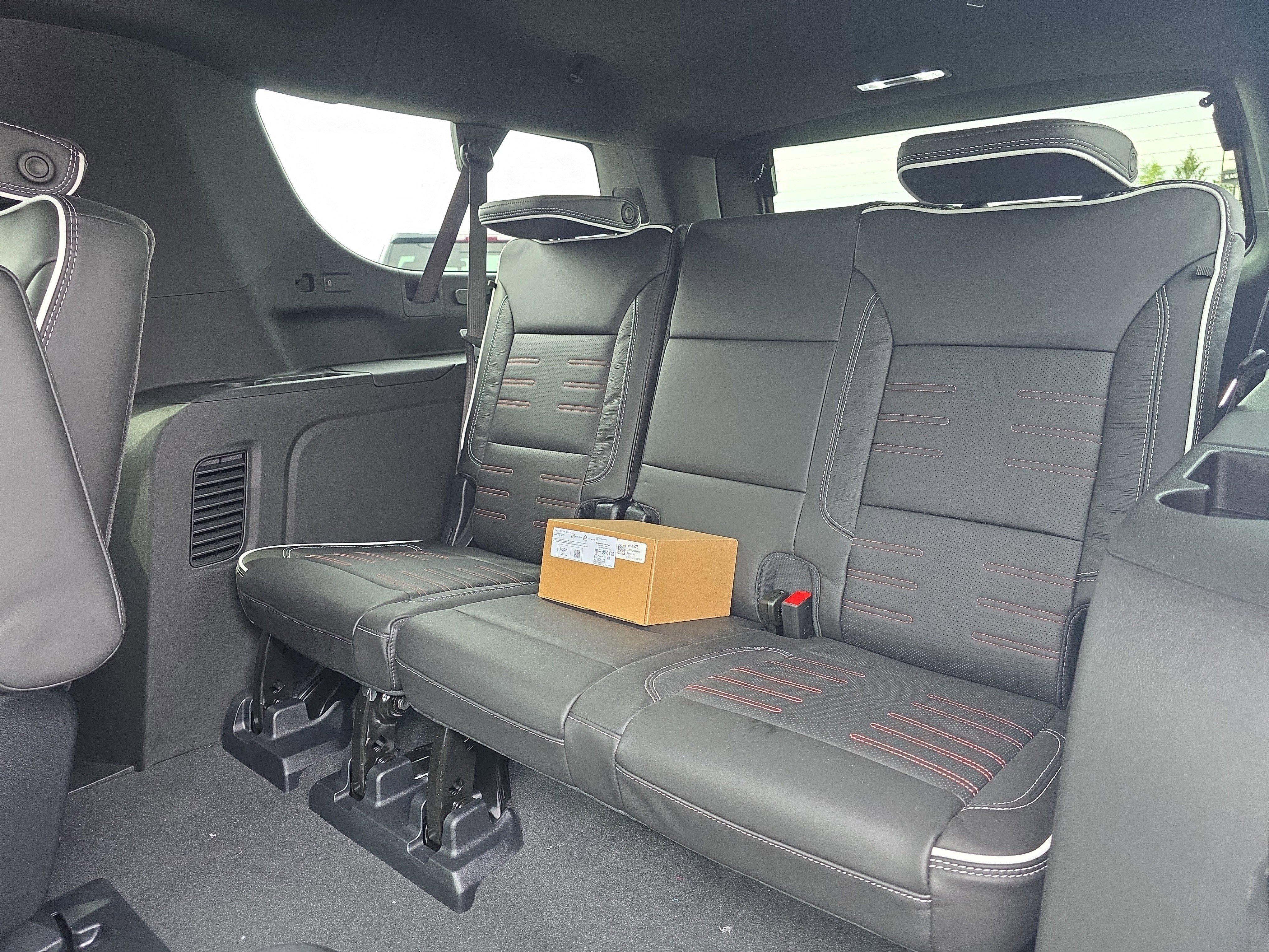 New 2025 GMC Yukon XL AT4 Ultimate image 13