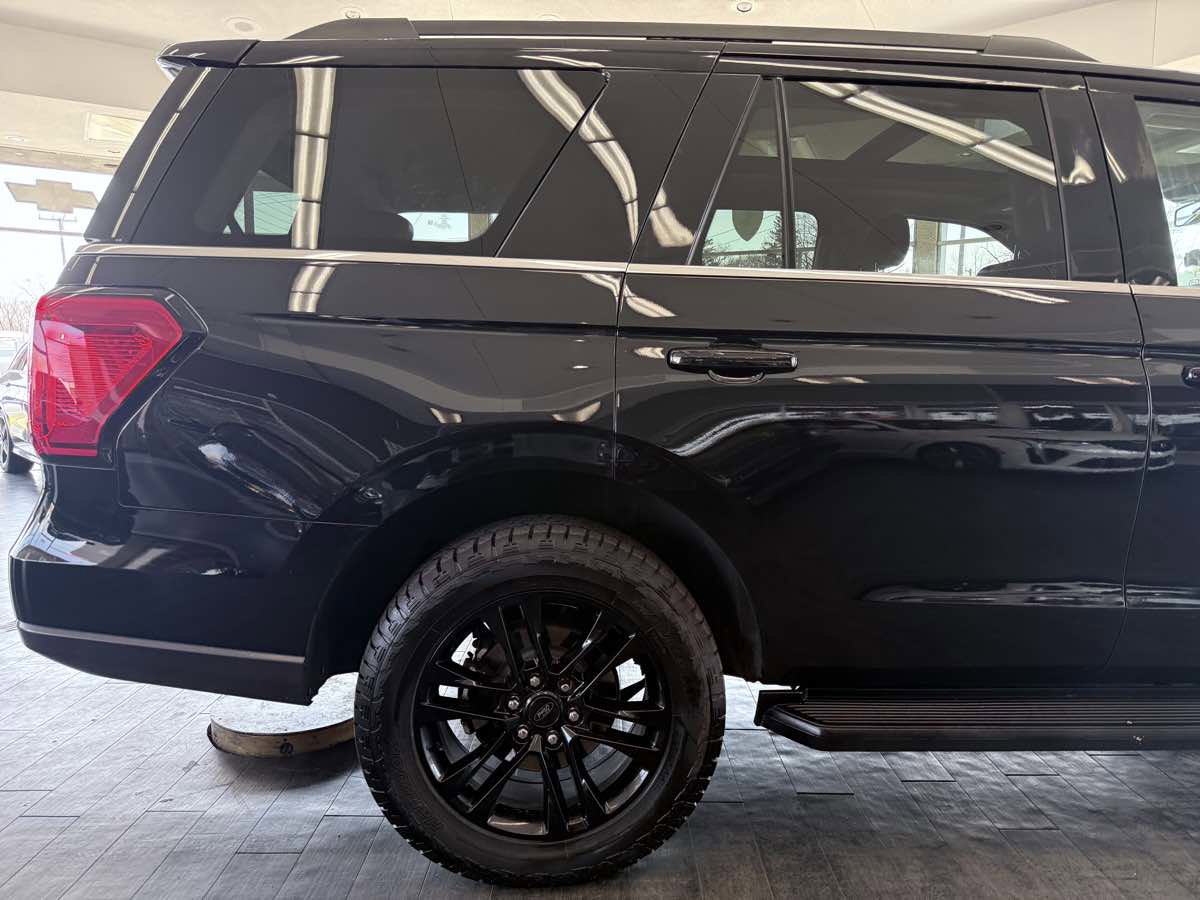 Used 2024 Ford Expedition XLT image 7