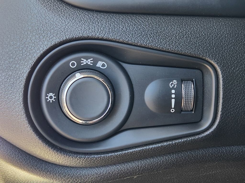 Used 2020 Jeep Renegade Sport w/ Sport Appearance Group image 12