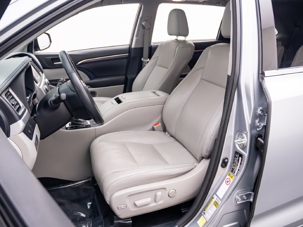 Used 2014 Toyota Highlander Limited AWD/4WD image 18