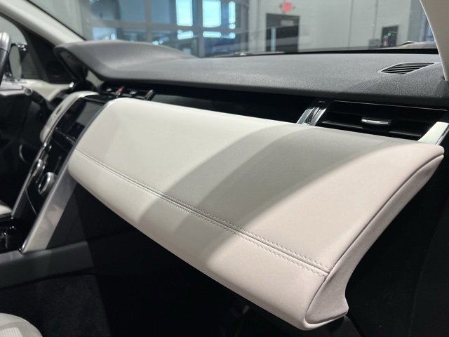 Used 2023 Land Rover Discovery Sport SE image 61