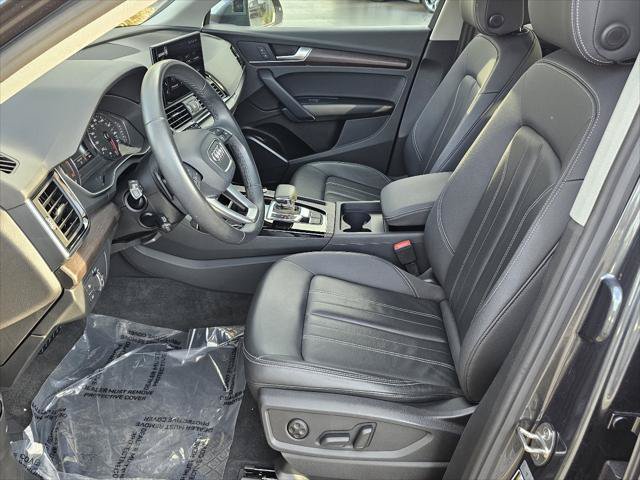 Used 2023 Audi Q5 2.0T Premium w/ Convenience Package AWD/4WD image 2