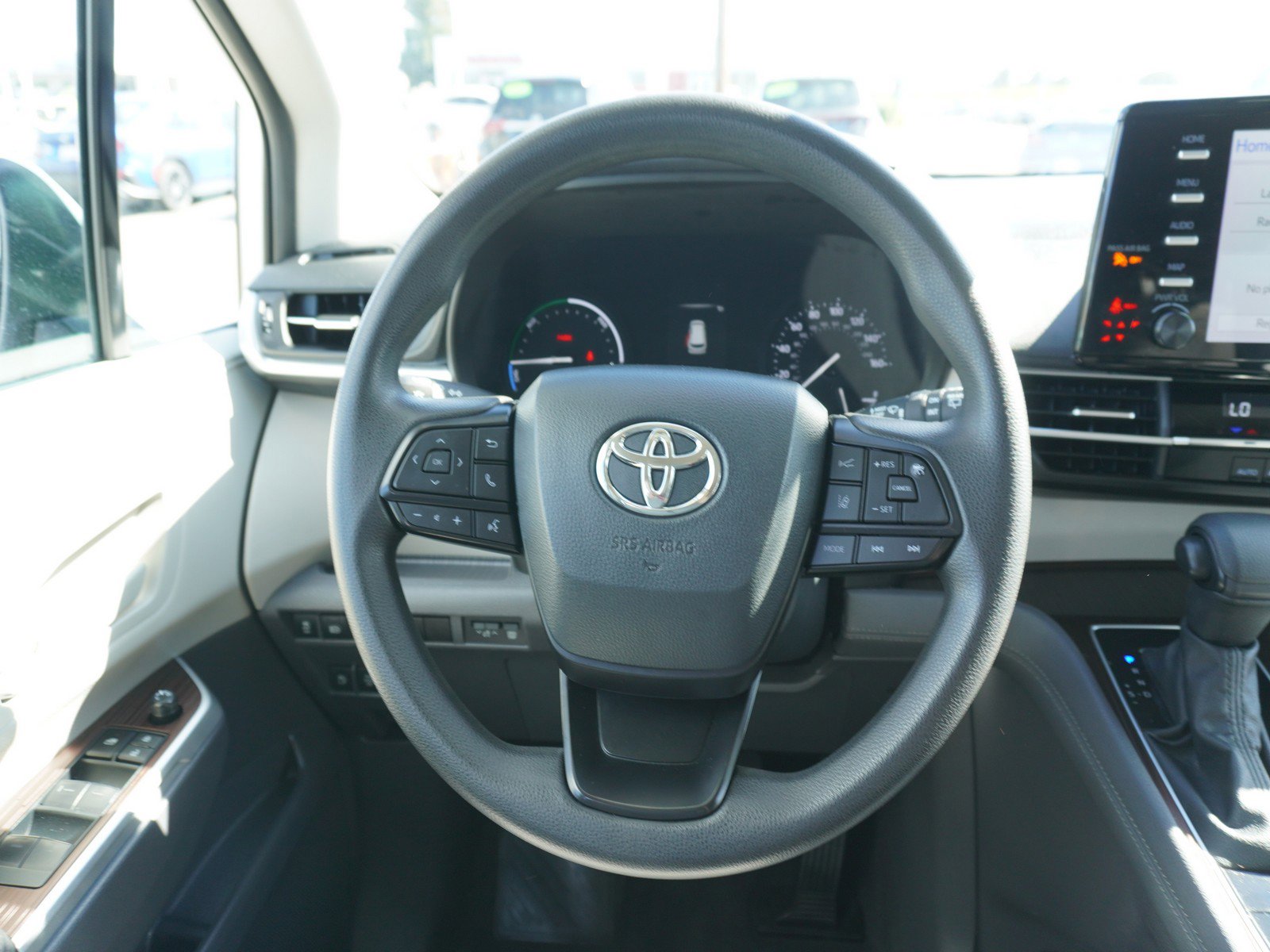 Used 2024 Toyota Sienna LE image 15