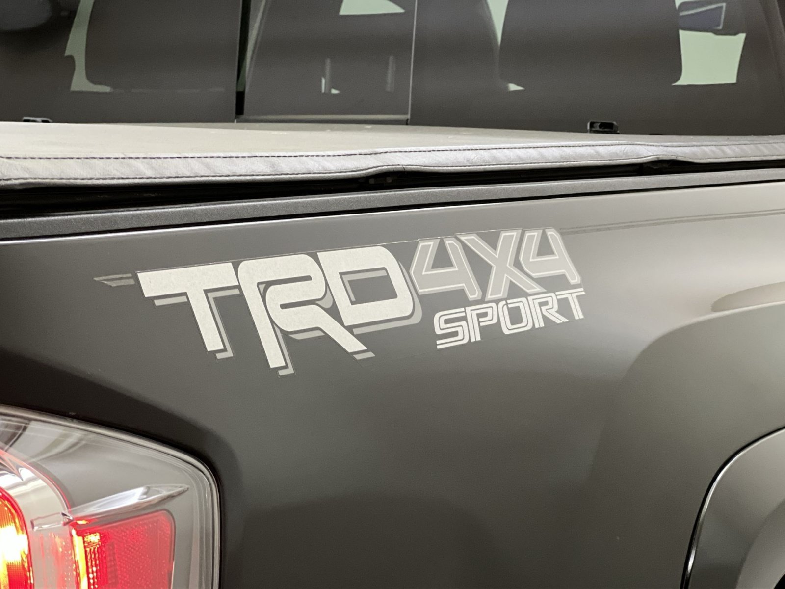 Used 2020 Toyota Tacoma TRD Sport AWD/4WD image 28