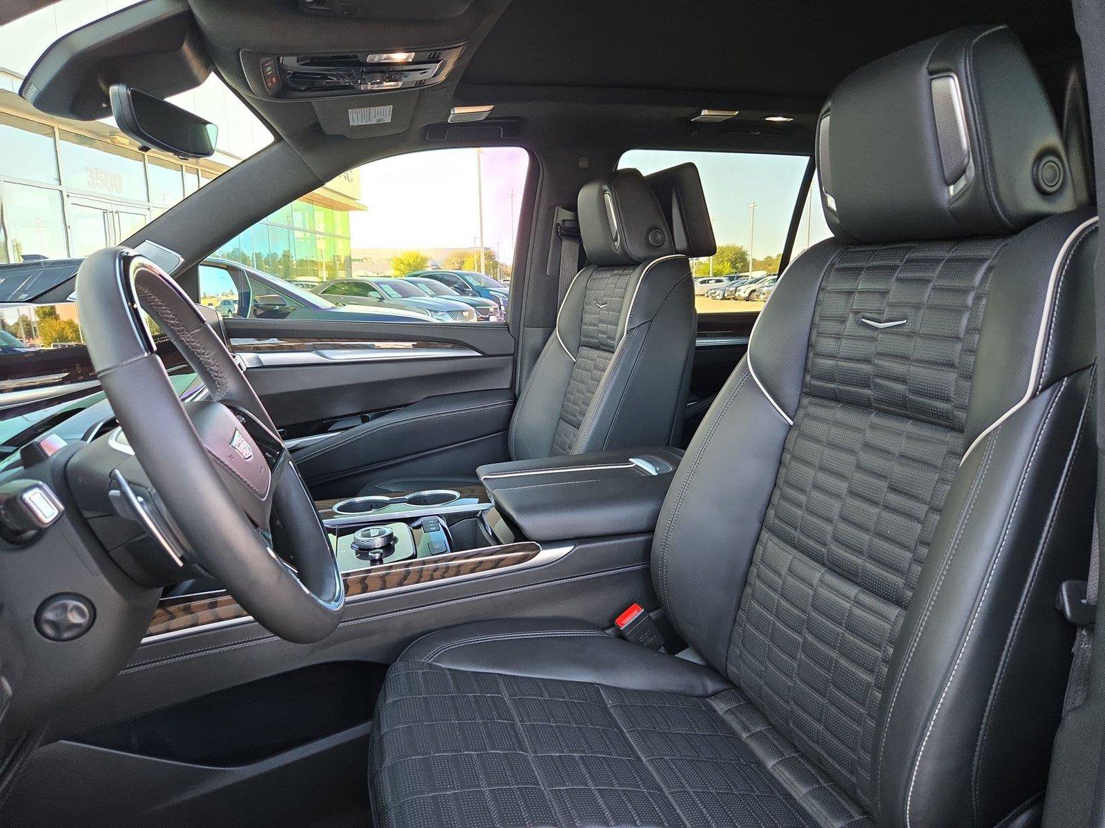 Used 2026 Cadillac Escalade Platinum Luxury w/ LPO, Floor Liner Package AWD/4WD image 28