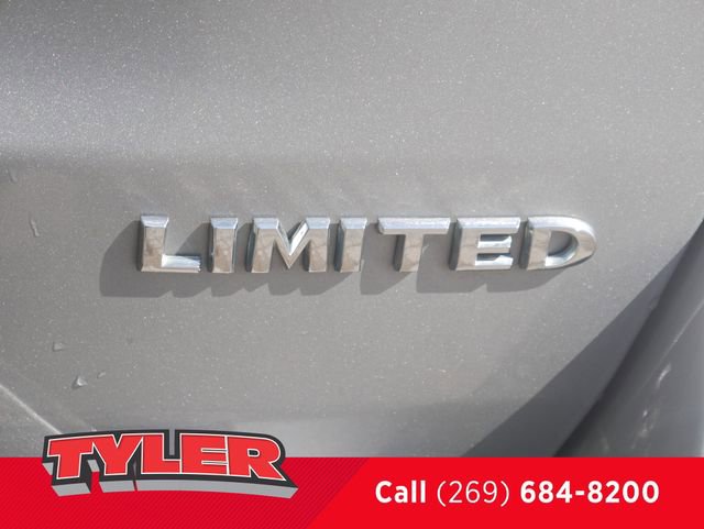 Used 2015 Jeep Grand Cherokee Limited w/ Trailer Tow Group IV AWD/4WD image 14