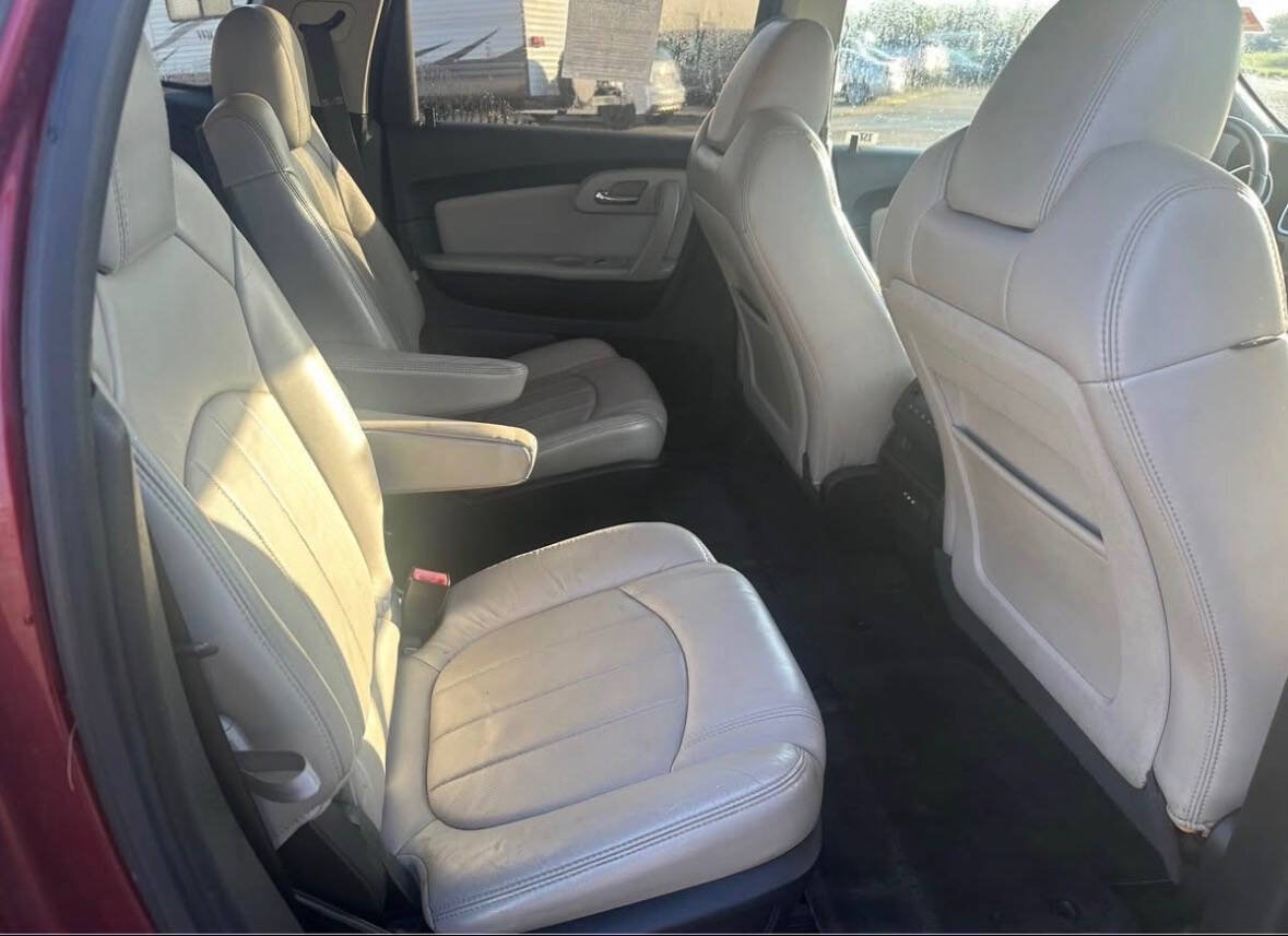 Used 2010 Chevrolet Traverse LTZ AWD/4WD image 12